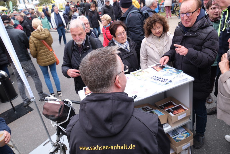 Am Stand von Sachsen-Anhalt ist viel los.