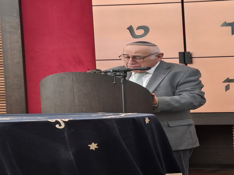 Das Bild zeigt Dr. Hermann Simon.