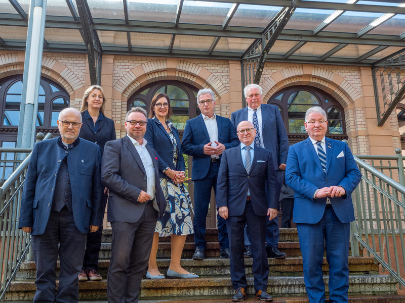 Das Bild zeigt die Mitglieder des Beirates für jüdisches Leben in Sachsen-Anhalt.