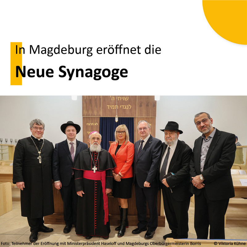 Das Bild zeigt Teilnehmende bei der Eröffnung der Synagoge in Magdeburg.