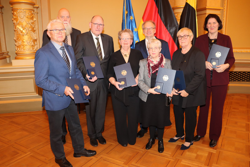 Ministerpräsident Dr. Reiner Haseloff mit den Ausgezeichnten.