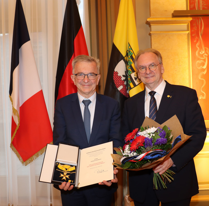 Das Bild zeigt Präsident François Bonneau  und Ministerpräsident Dr. Reiner Haseloff.