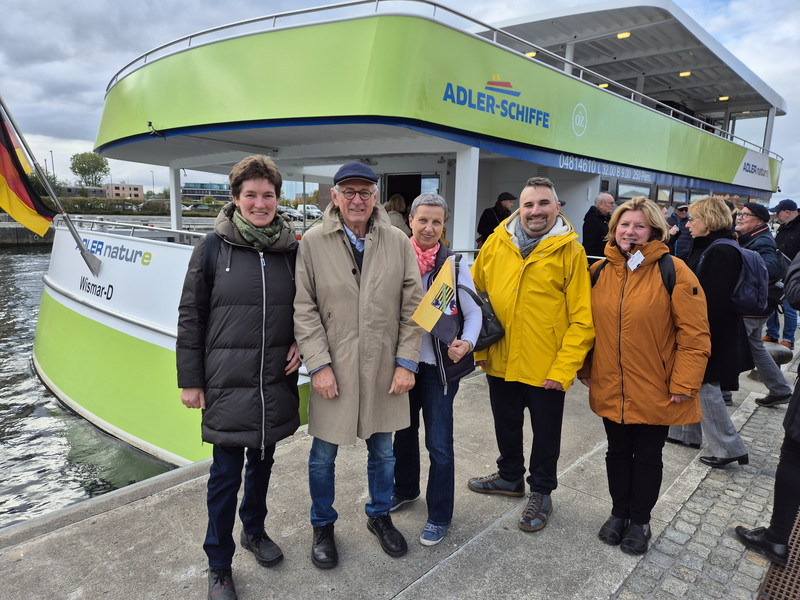 Die Bürgerdelegation aus Sachsen-Anhalt unterwegs auf dem Festgelände.